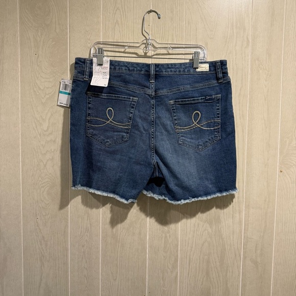 NWT Seven7 The Weekend Mid Rise Jean Shorts- 16 - Picture 4 of 9